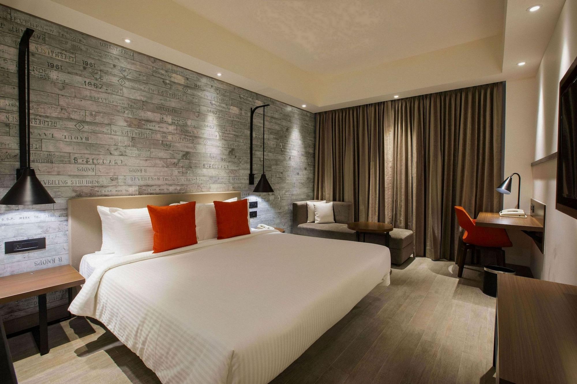 Lemon Tree Premier Center होटल 5*