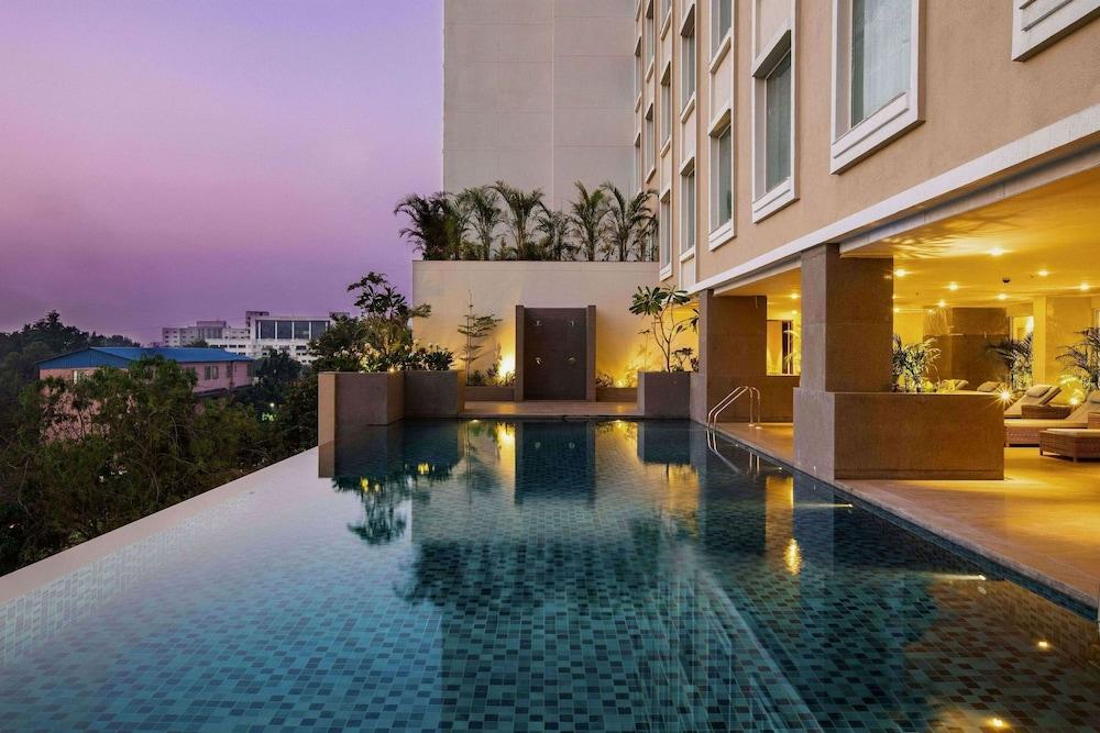 होटल Lemon Tree Premier Center 5*