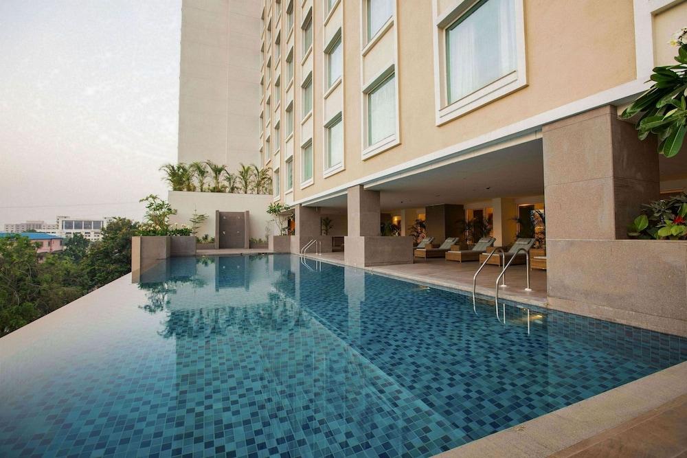 Lemon Tree Premier Center होटल Pune