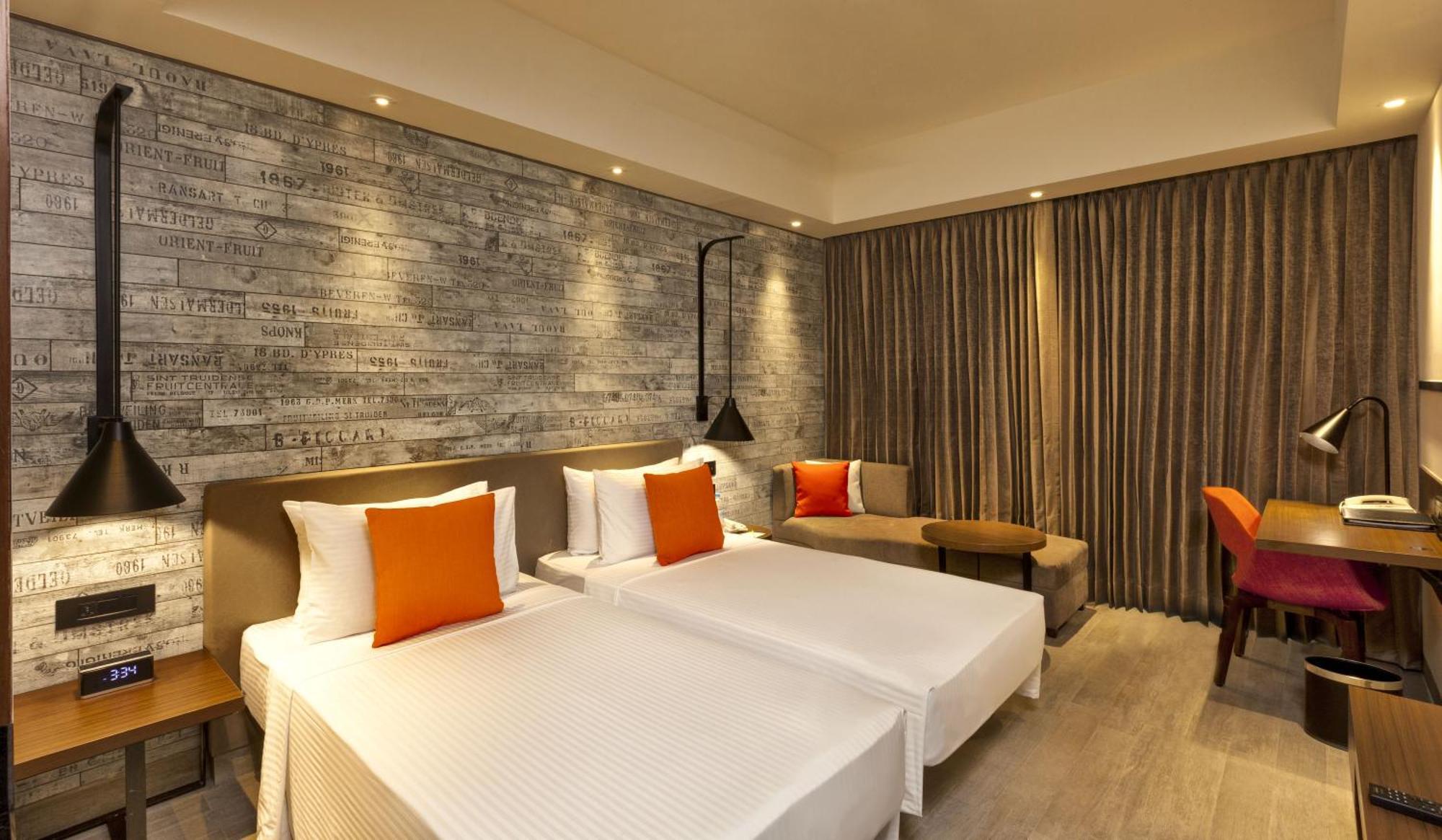 Lemon Tree Premier Center 5*