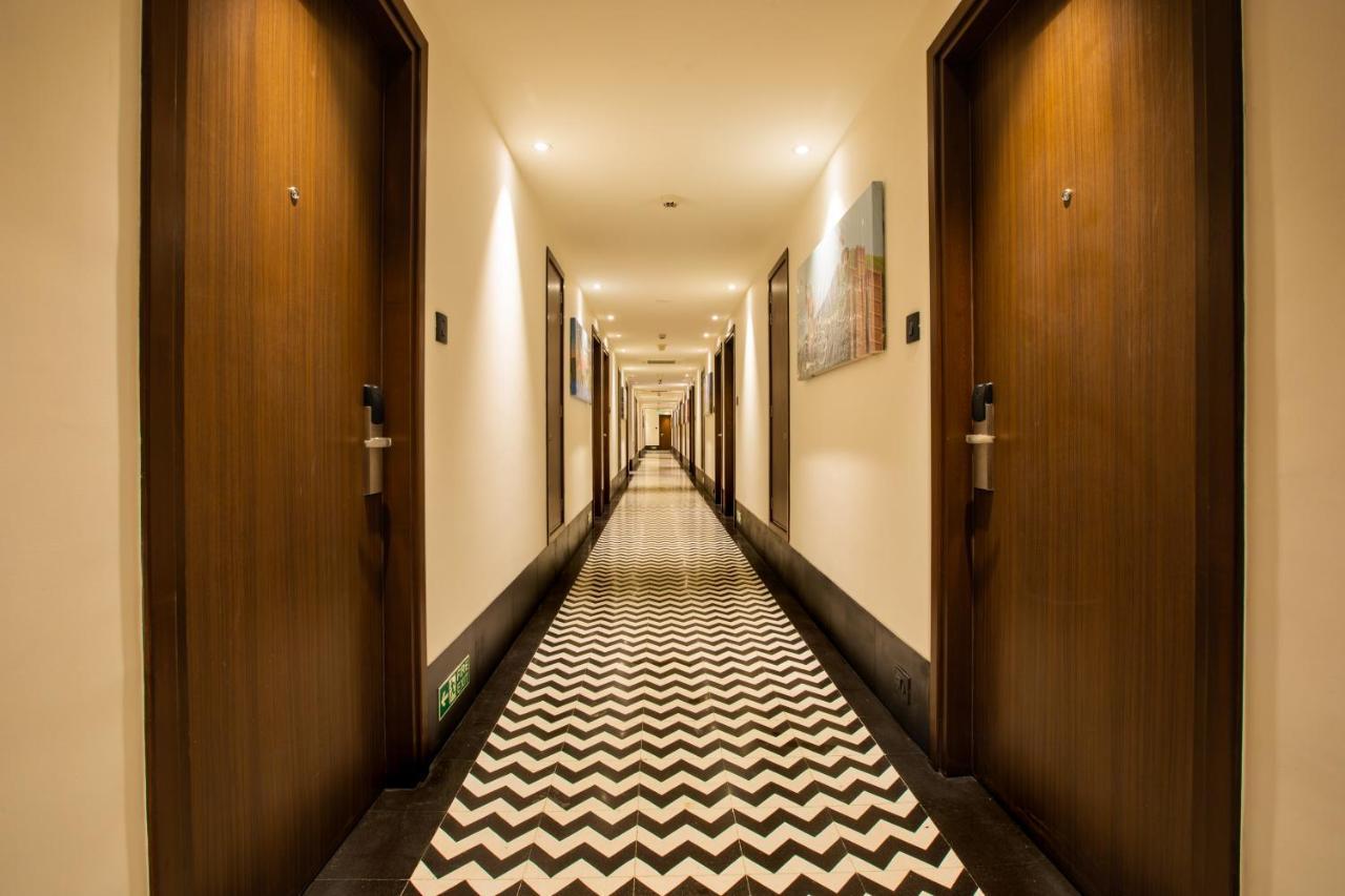 Lemon Tree Premier Center होटल Pune