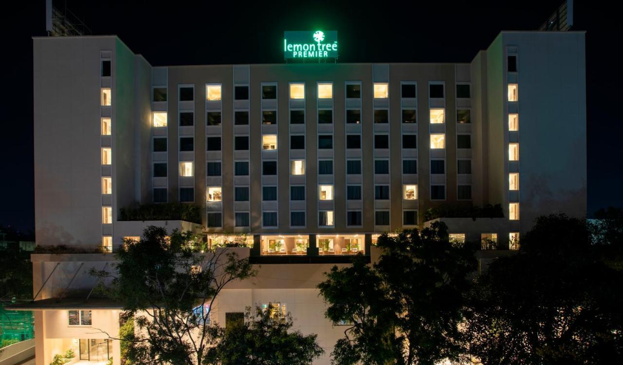 होटल Lemon Tree Premier Center